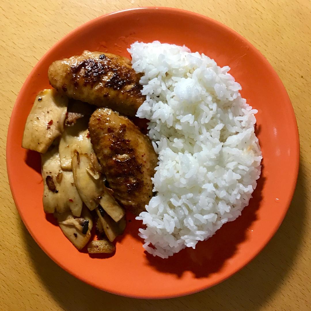 五花肉爆炒杏鲍菇