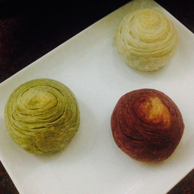 蛋黄酥~紫薯、抹茶、原味~花好月圆，中秋快乐~内附一次做六色蛋黄酥方法~