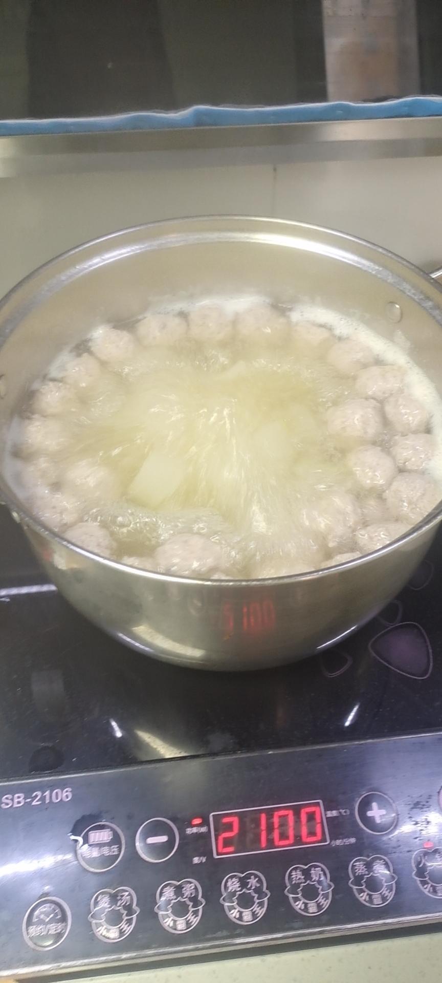 巨鲜美的冬瓜丸子汤