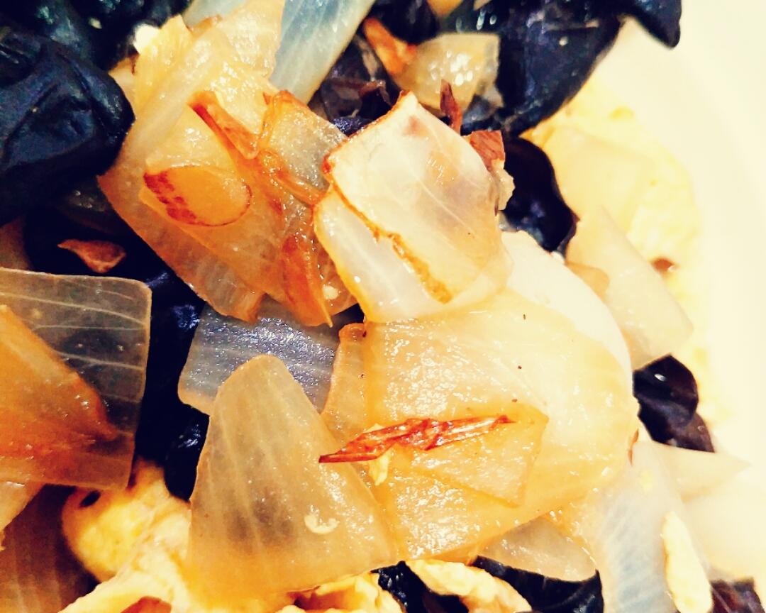 洋葱木耳炒鸡蛋