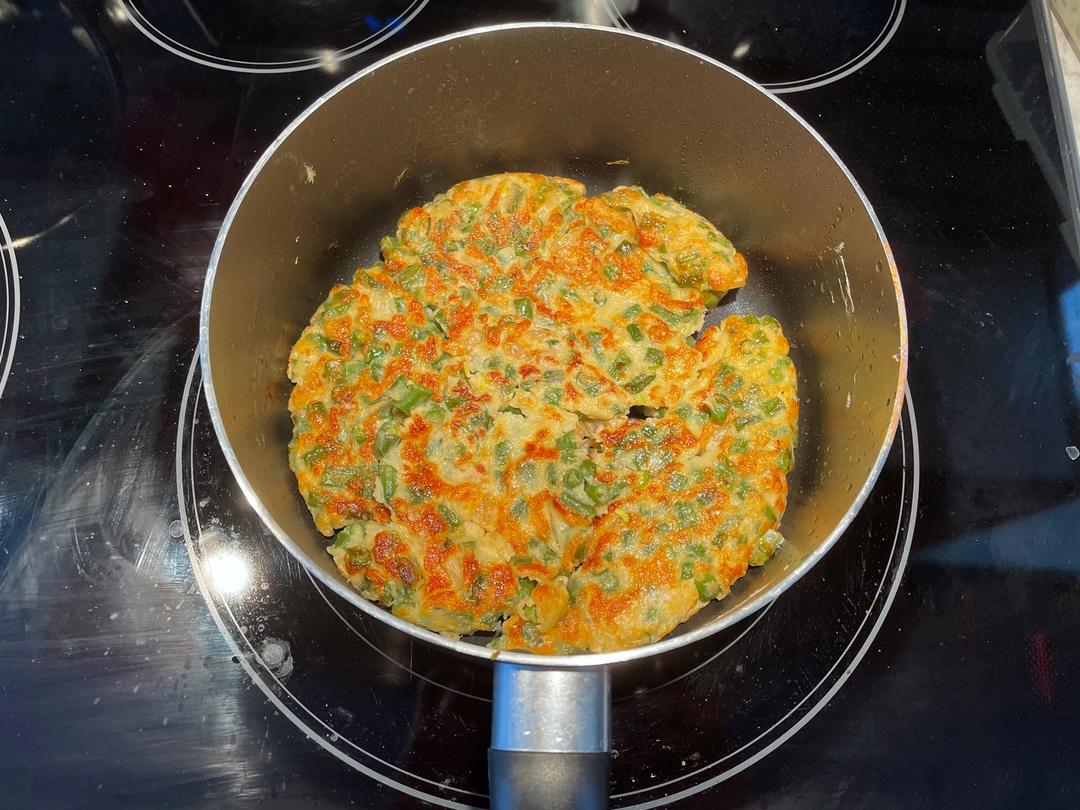 豆角虾仁鸡蛋煎饼