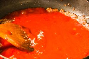 肉末番茄酱汁意大利面的做法 步骤5