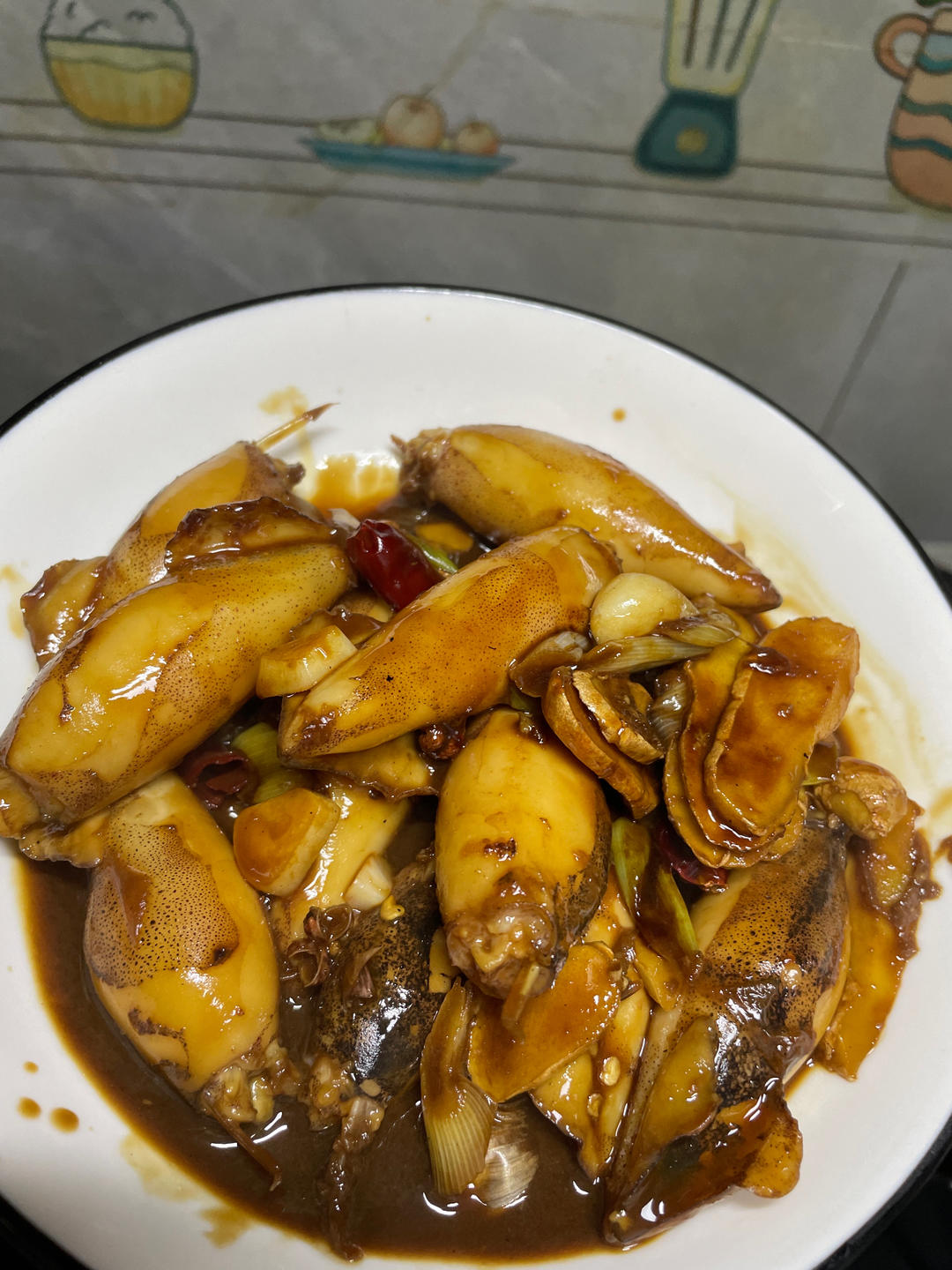 鲜美的酱油焖笔管鱿鱼