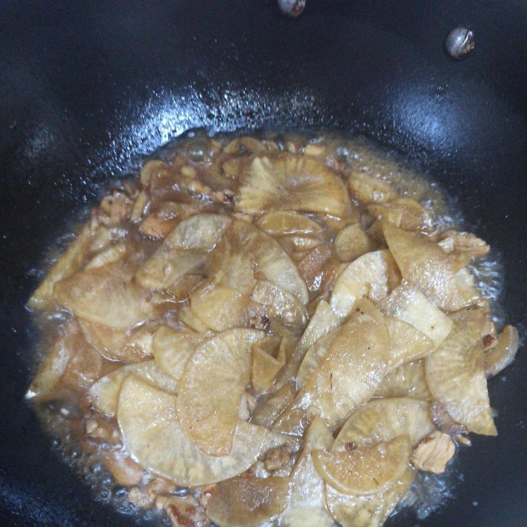 白萝卜炒肉