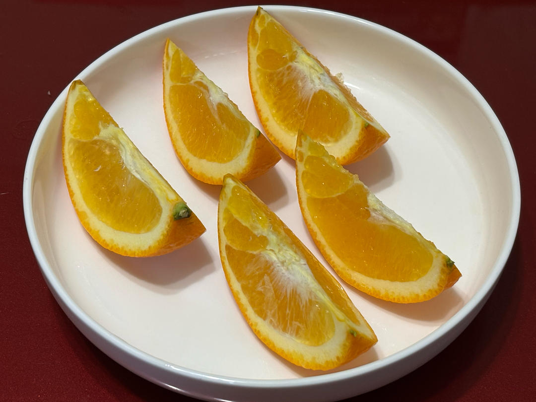 常温橙吃起来感觉更甜、更少酸