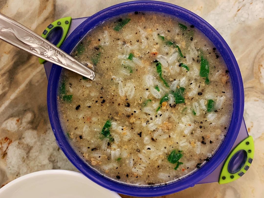 皮卡宝宝爱吃饭