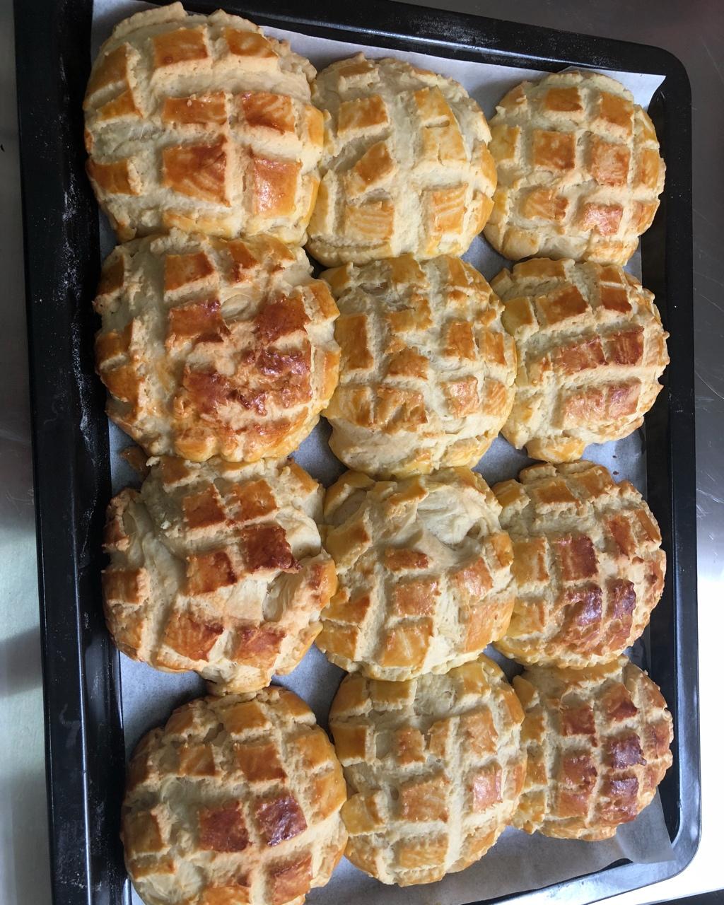 好吃到炸裂的港式菠萝包（附带制作酥皮的小视频）