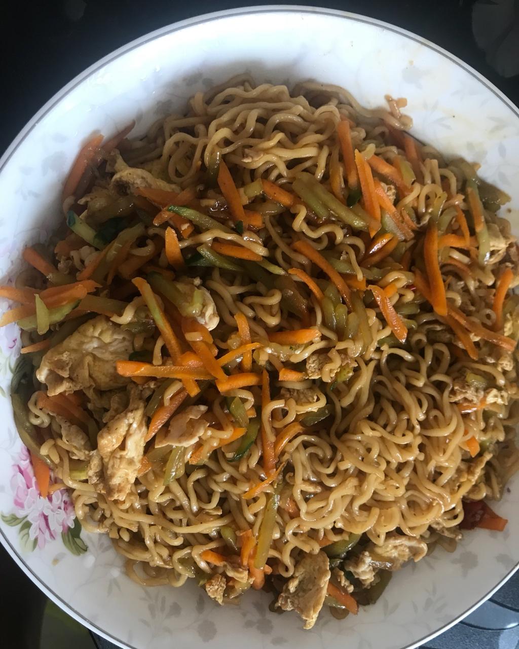 简单美味炒泡面