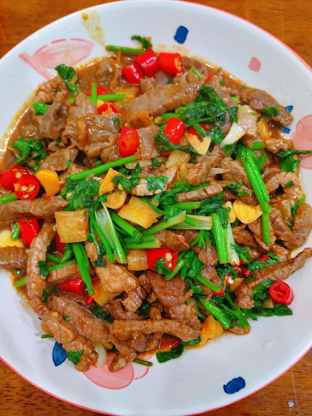 香菜炒牛肉的做法