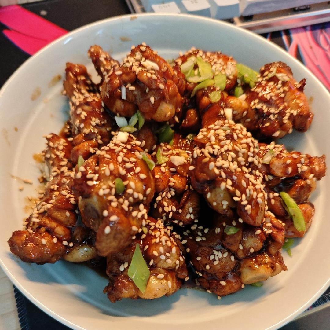 好吃到舔手指的「蒜香蜜汁鸡翅根」👍