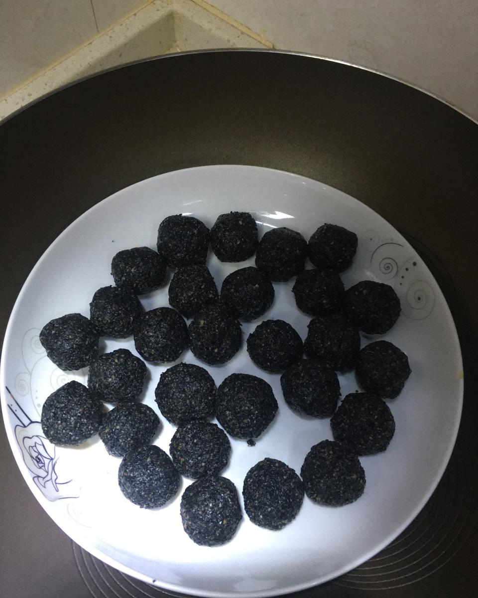 黑芝麻核桃丸
超简单做法