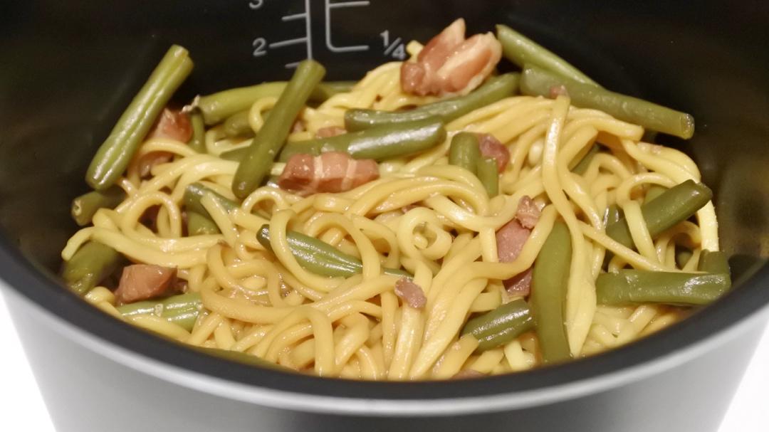 一个电饭锅 + 40分钟=超简单超好吃的扁豆焖面！