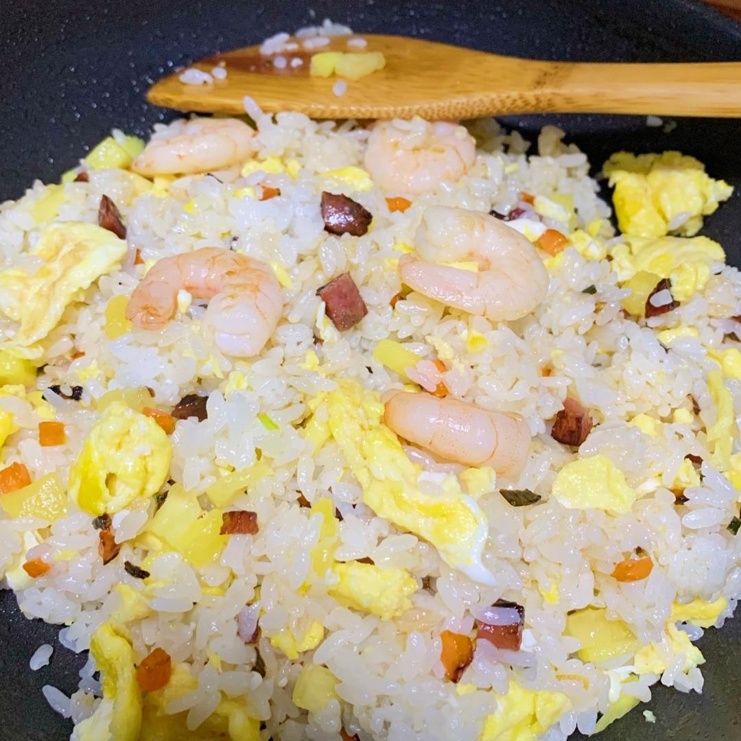 虾仁菠萝炒饭