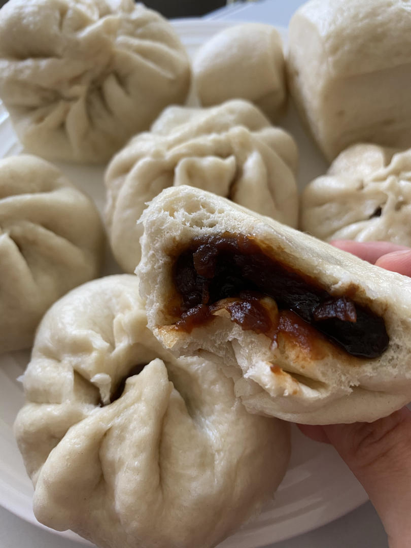 暄软可口的豆沙包