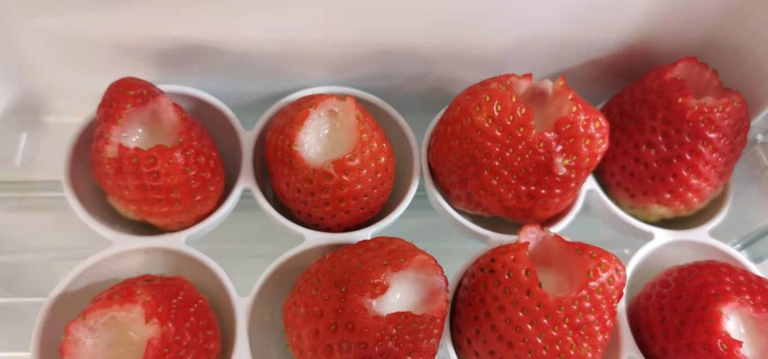 简单两步～味道绝了❗️入口即化草莓练奶冰淇淋