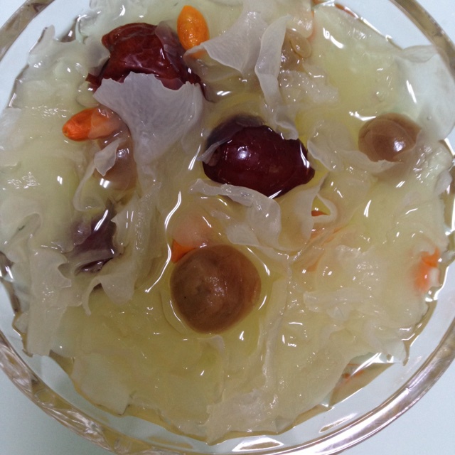 桂圆红枣银耳汤