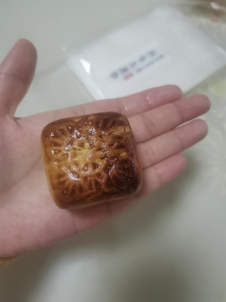 好吃不腻的豆沙蛋黄月饼的做法 步骤10