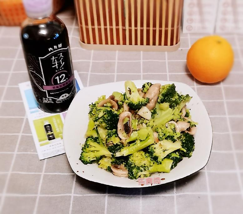 健康减脂菜之西兰花炒蘑菇的做法