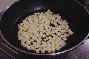 简易版的咖喱土豆肉片的做法 步骤4