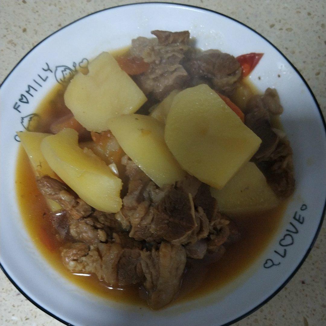 牛腩炖土豆