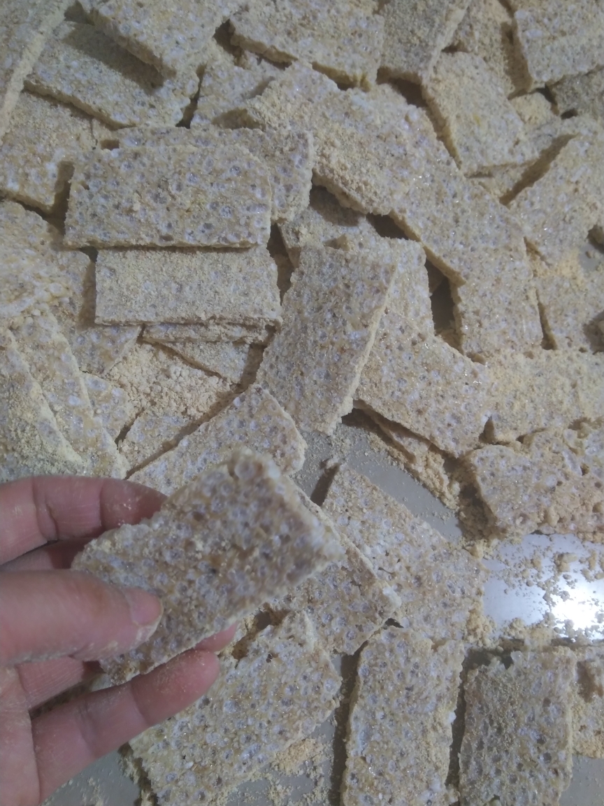 手工切糖(麦芽糖+炒米+芝麻)揪揪儿糖～土家特产的做法