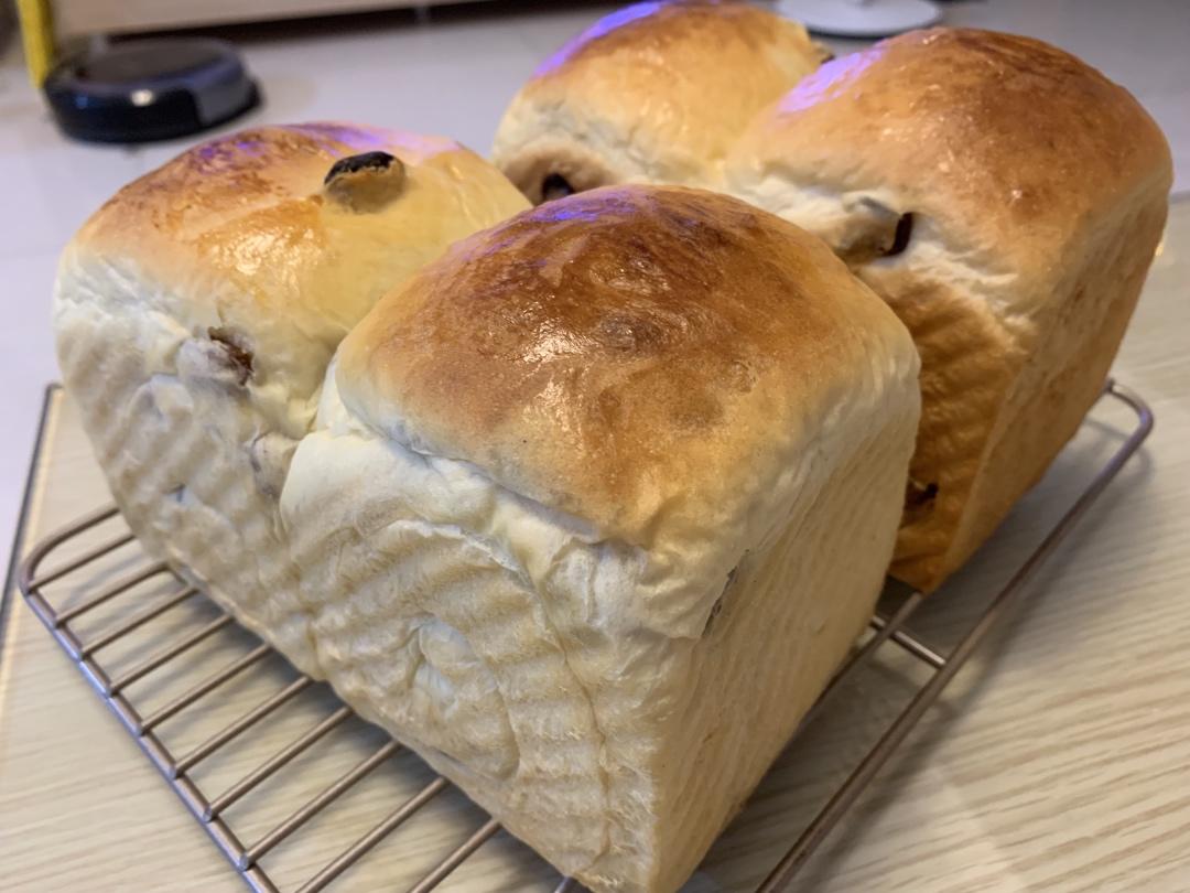 酒渍葡萄干吐司