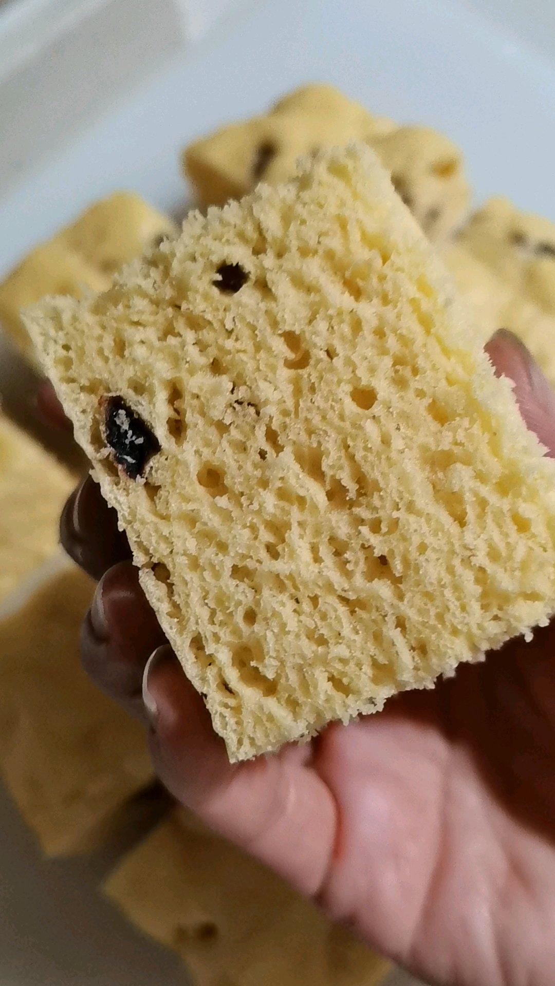 无比暄软的玉米面红枣发糕，香甜松软比面包还香！自用配方屡试不爽！