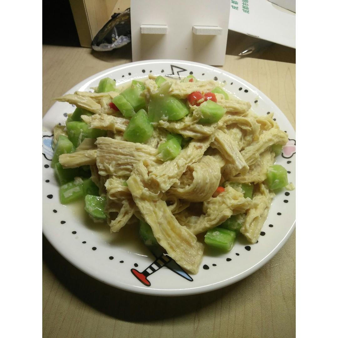 黄瓜拌腐竹
