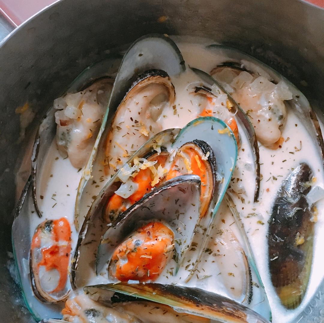 Steamed mussels with wine and cream 法式奶油青口贝