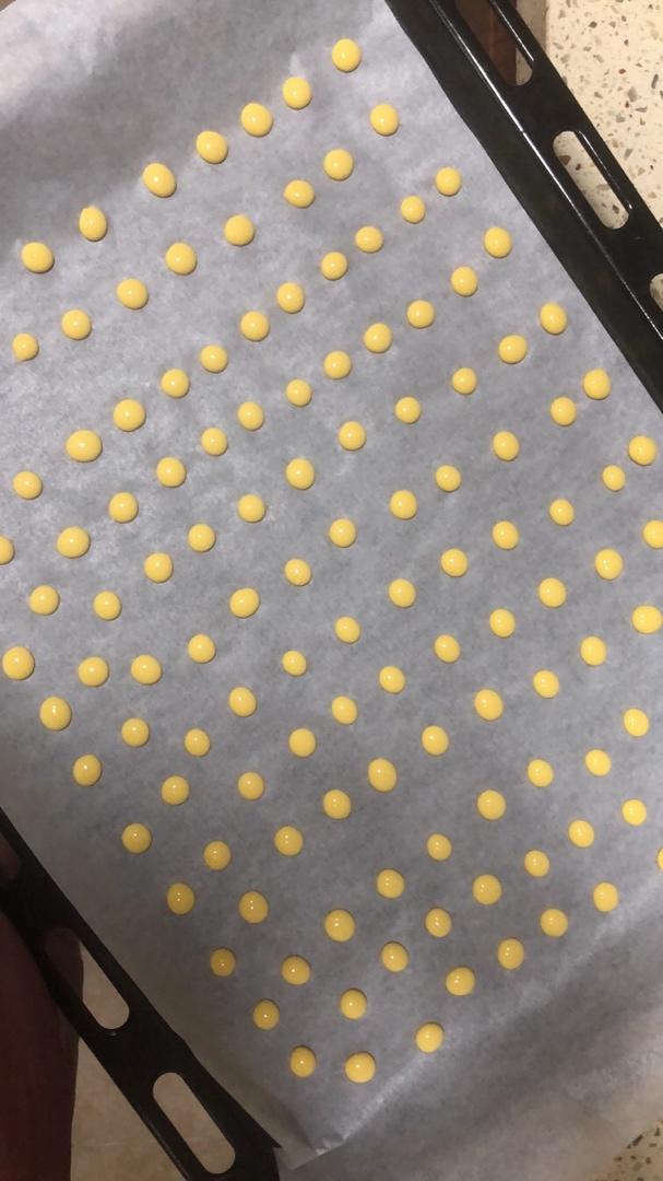 入口即化的无添加蛋黄溶豆