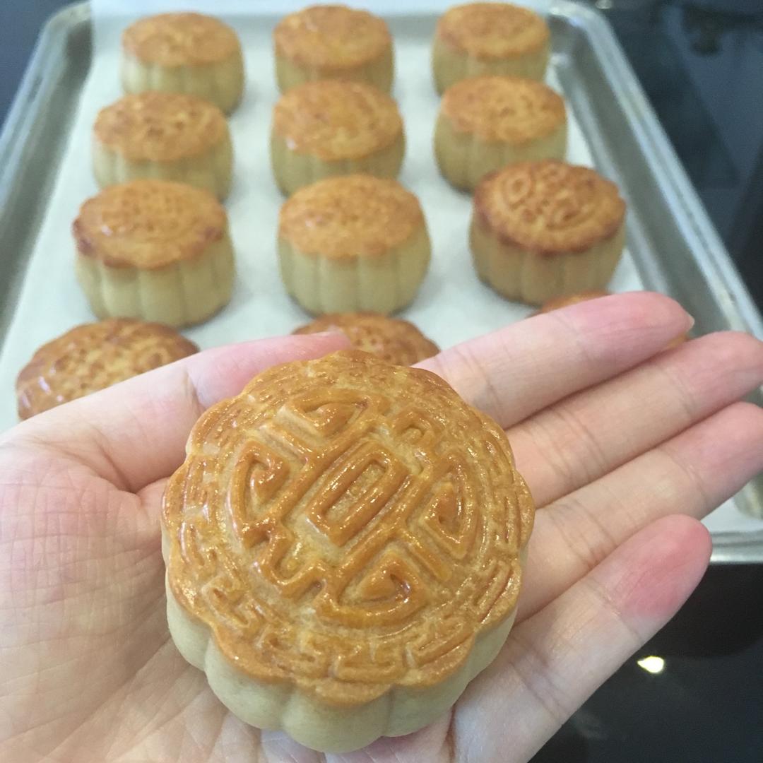 广式月饼—蛋黄莲蓉月饼