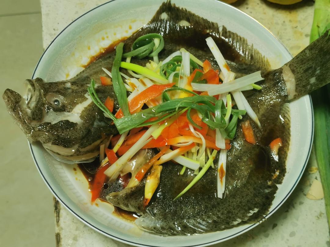 为什么广东人做清蒸多宝鱼那么好吃？教你正确做法，鲜嫩没有腥味