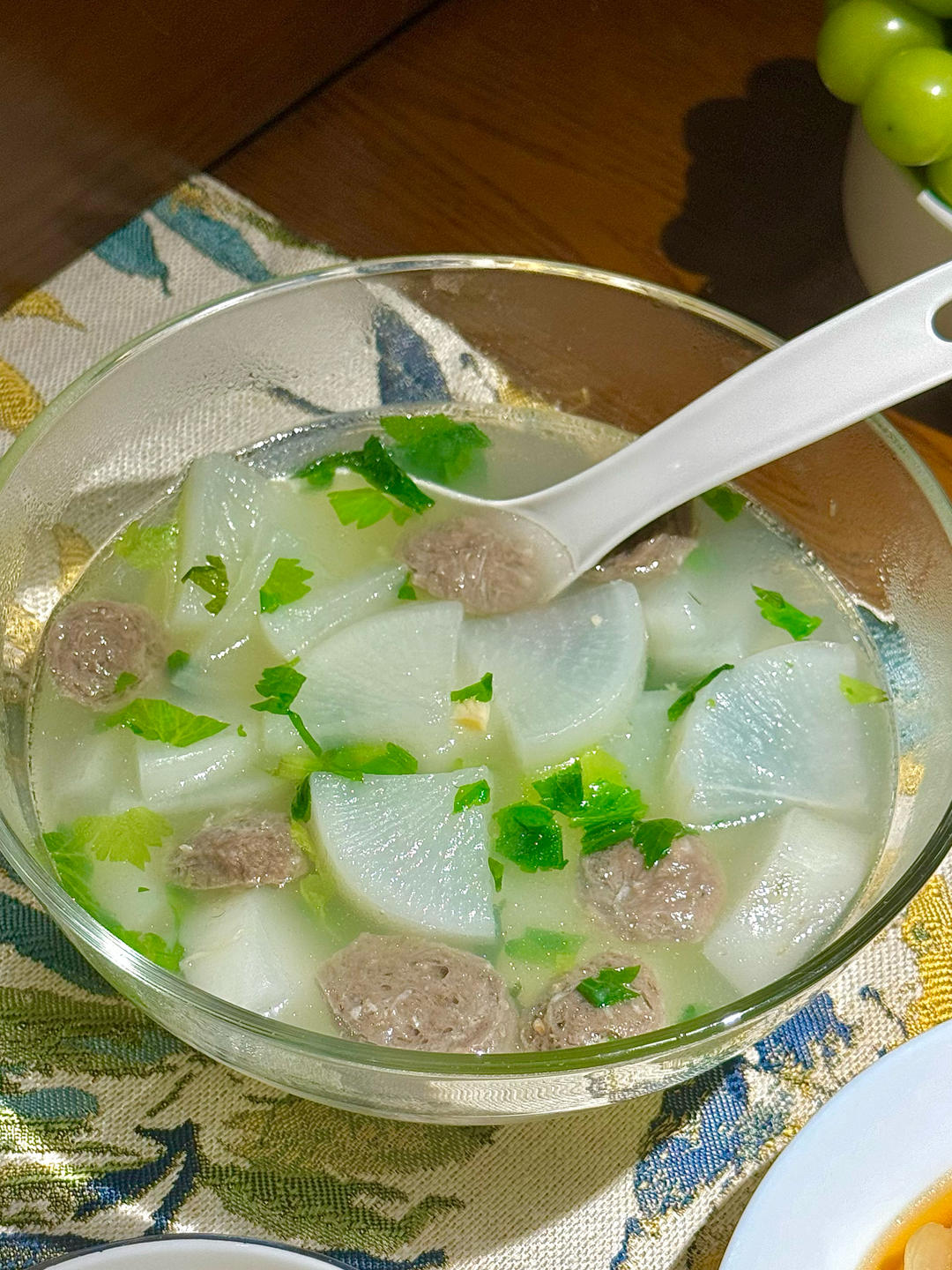 超Q弹！花几分钟给自己煮了一锅萝卜牛丸汤，牛肉丸爆汁弹牙