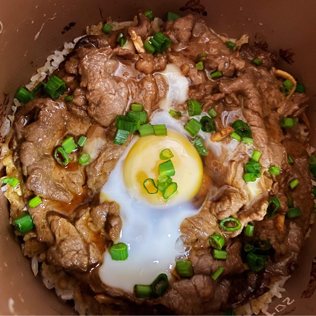 【电饭煲窝蛋牛肉饭】