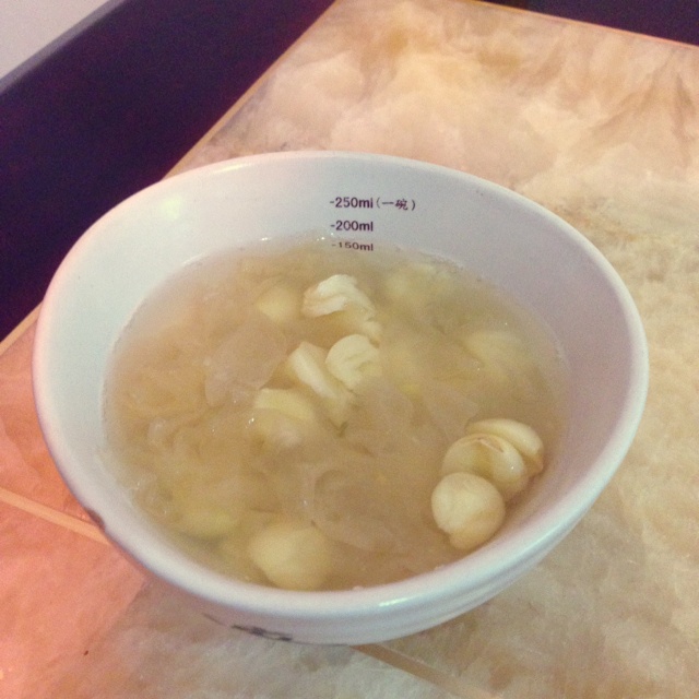 红枣银耳莲子羹