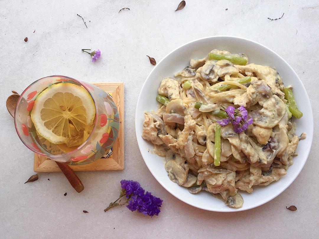 牛奶蘑菇鸡肉意面的做法