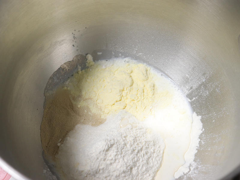 纯奶手撕吐司的做法 步骤1