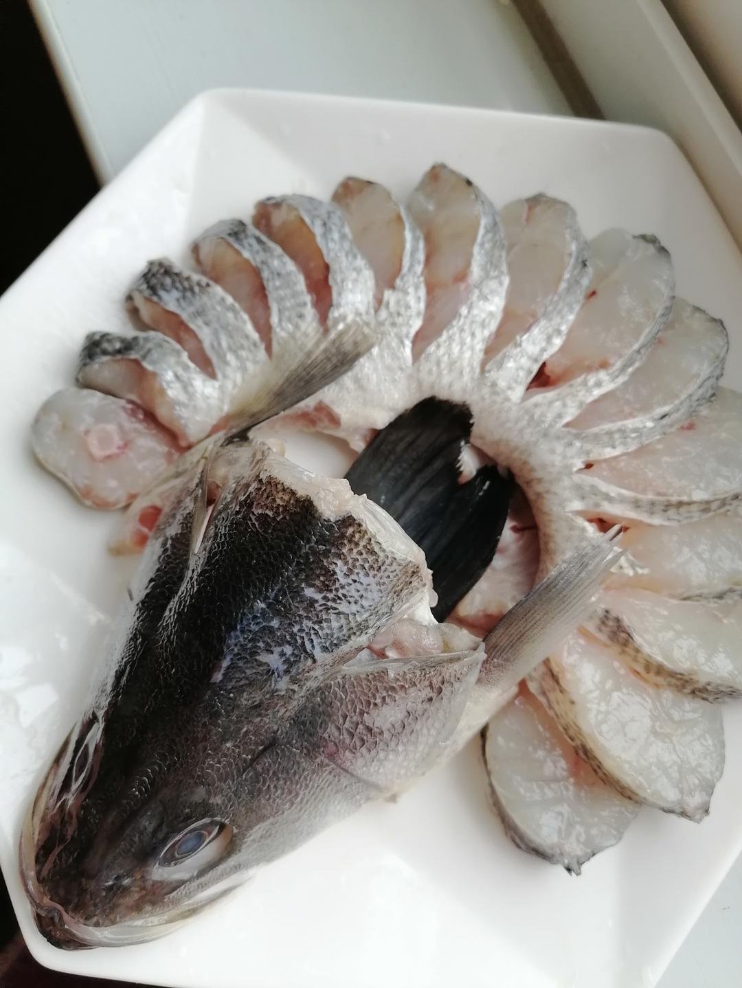 孔雀开屏清蒸鱼