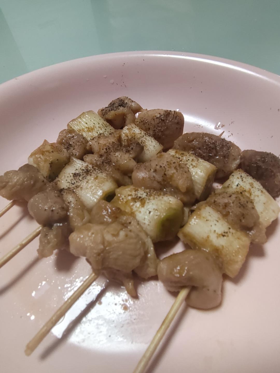 日料店里怎么也要卖三四十一份的烤鸡肉串烧鸟（平底锅版）