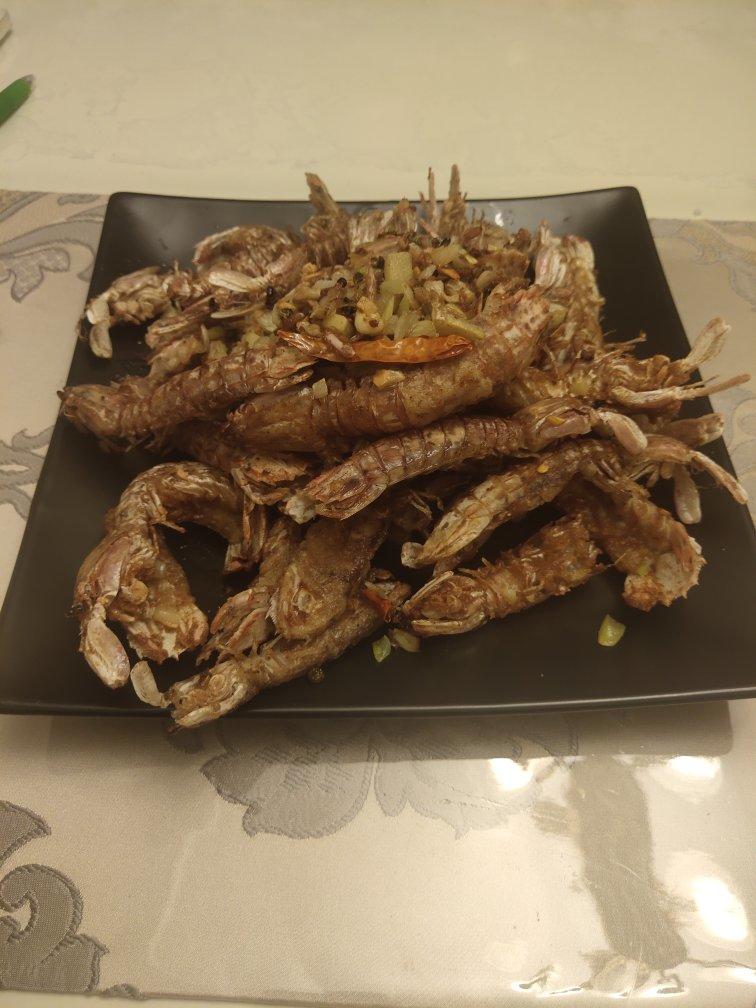 椒盐皮皮虾（家常版，好吃到允手指）