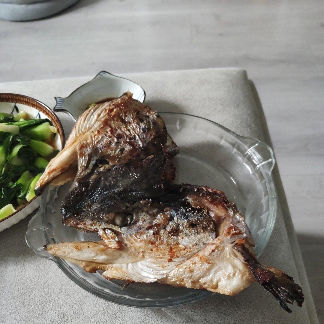 不输日料店的烤三文鱼头