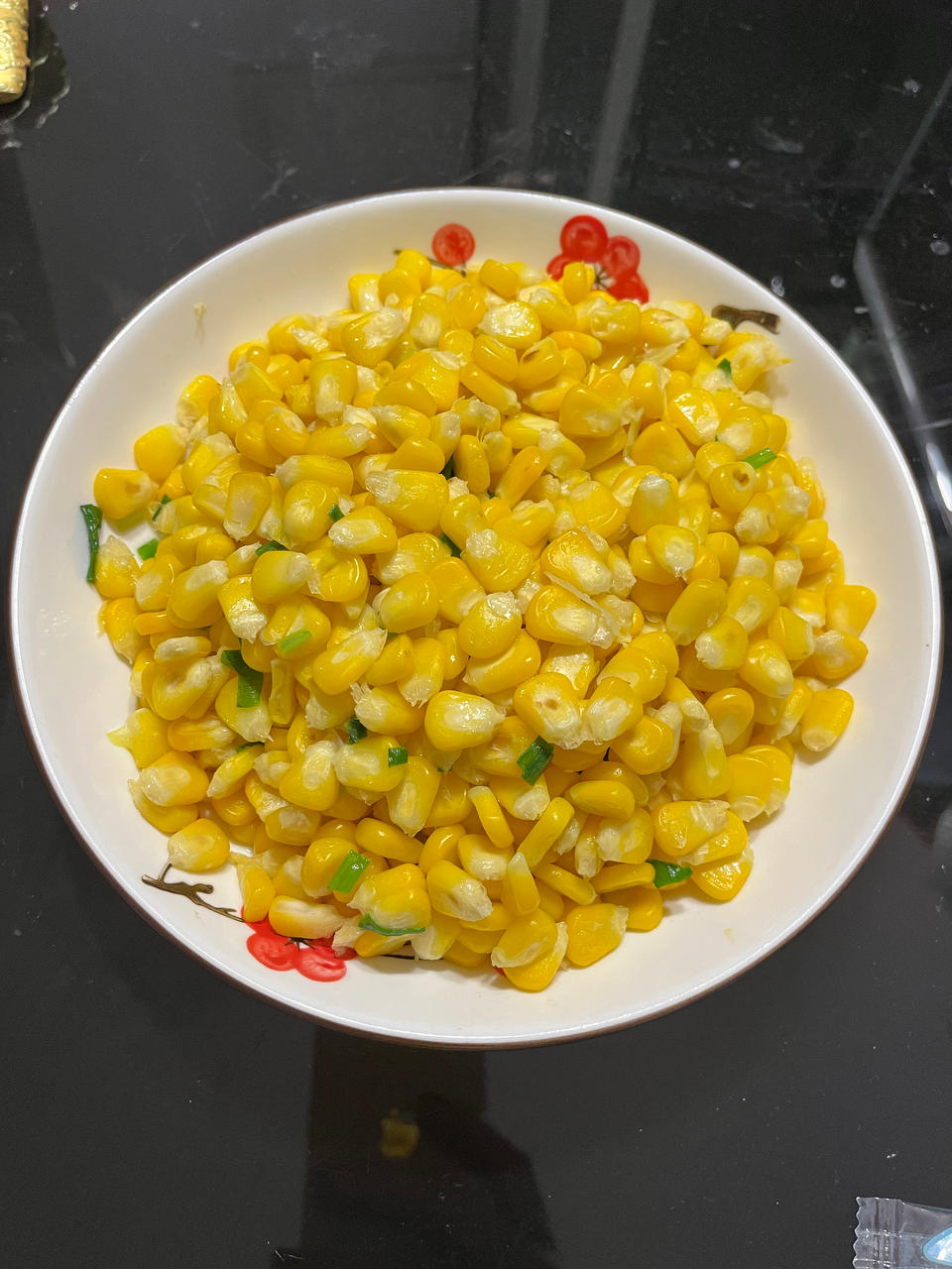 清炒玉米粒,玉米营养丰富,味道甜甜的.