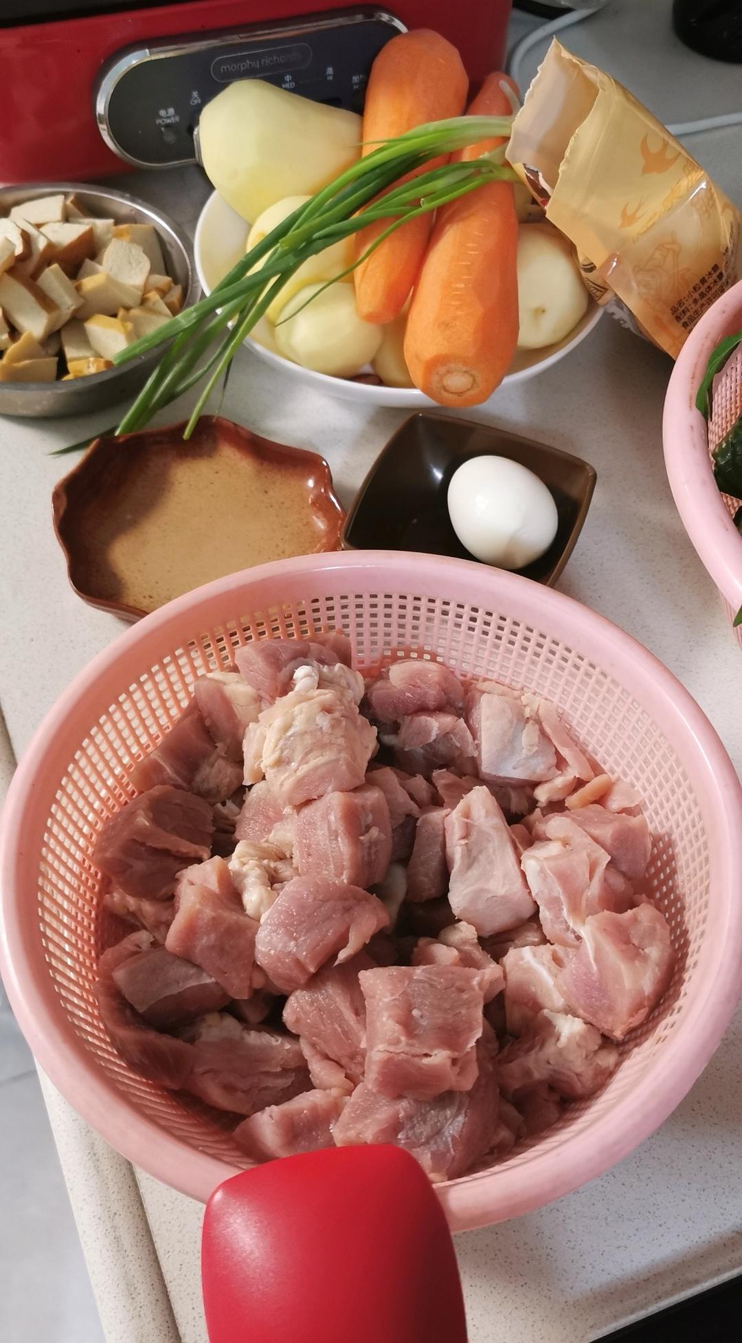 小土豆烧牛肉，红烧牛腩，好吃到舔盘