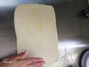 超级宣软咸蛋黄花卷（有快速手工和面视频）的做法 步骤13