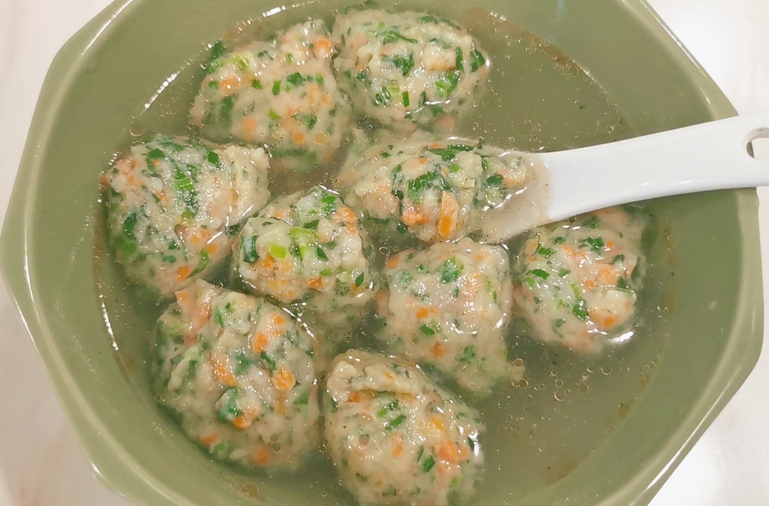 蔬菜巴沙鱼丸汤