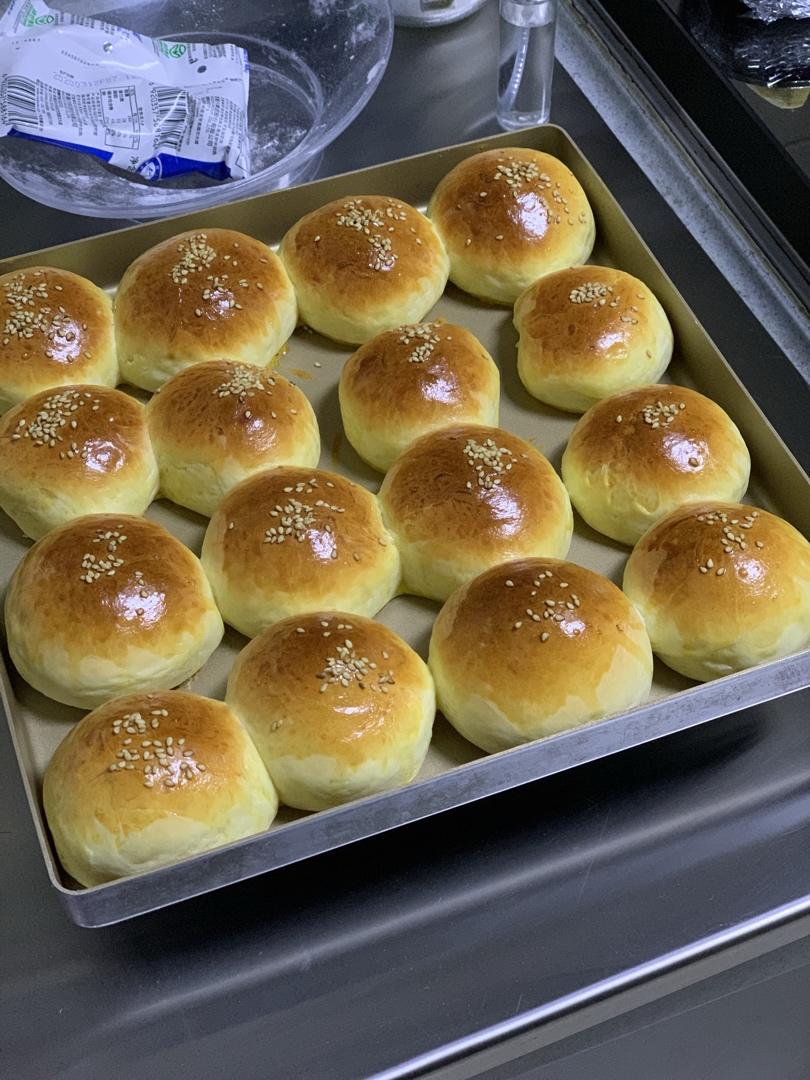 淡奶油面包   （口感超柔软，不会揉面发酵的进，小白食谱）