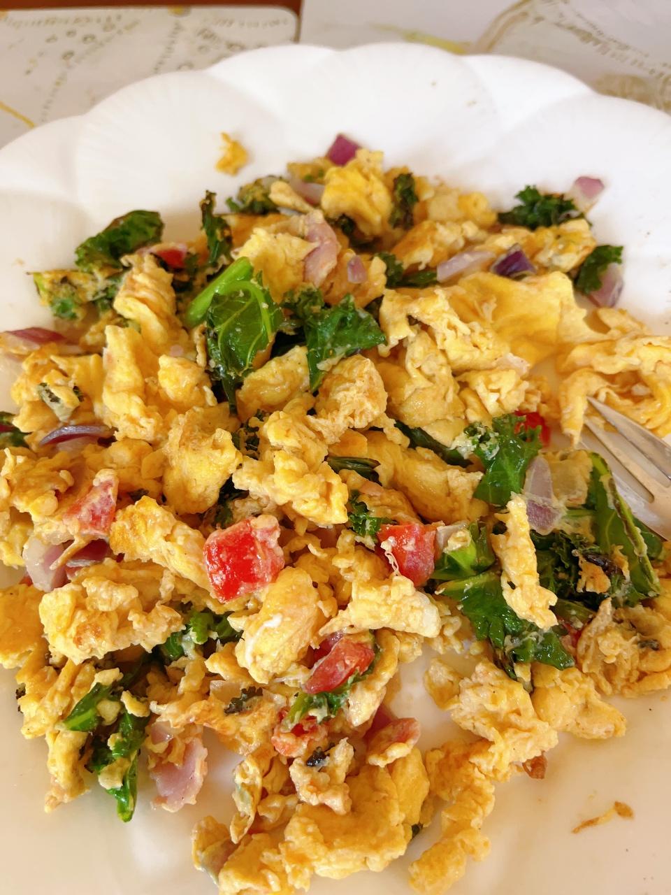 Kale egg scramble的做法