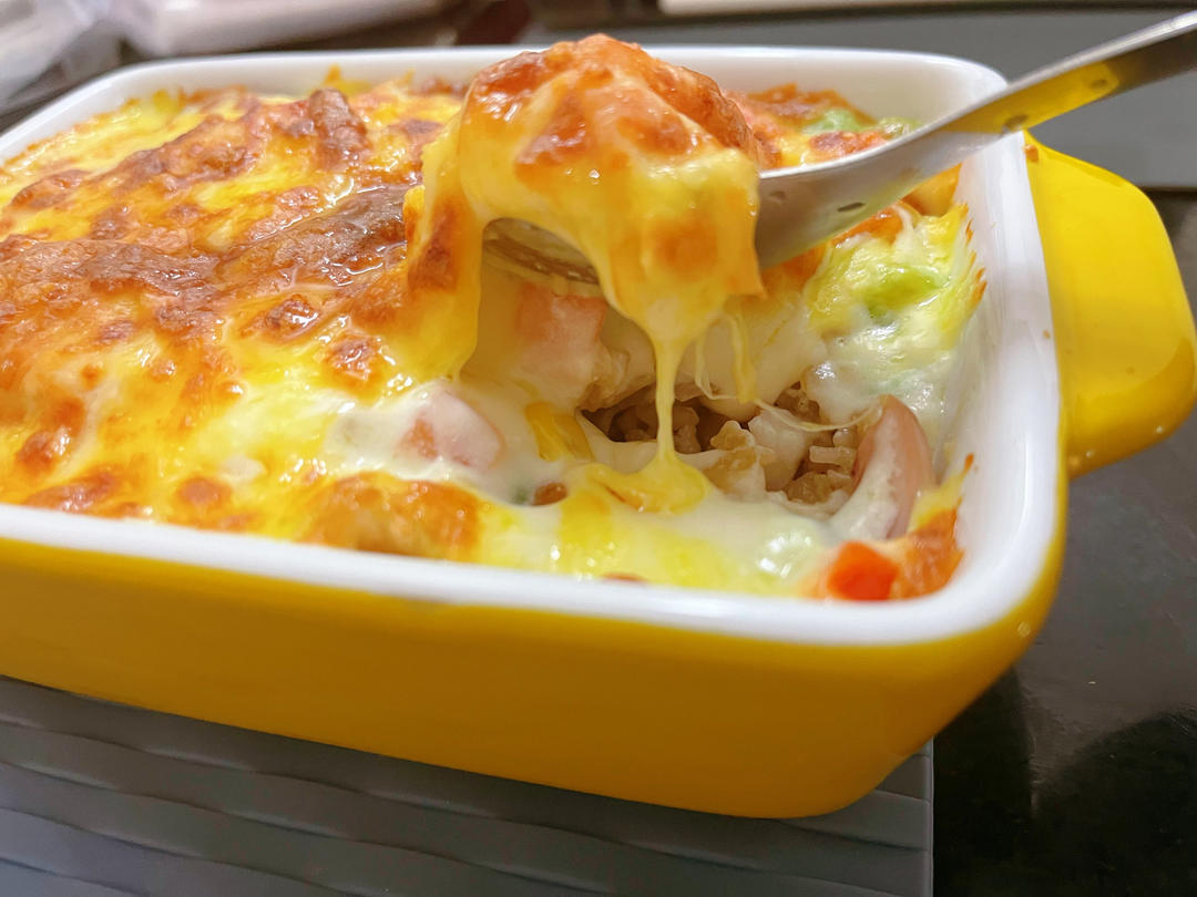 海鲜焗饭 Seafood Fried Rice with Cheesy Topping