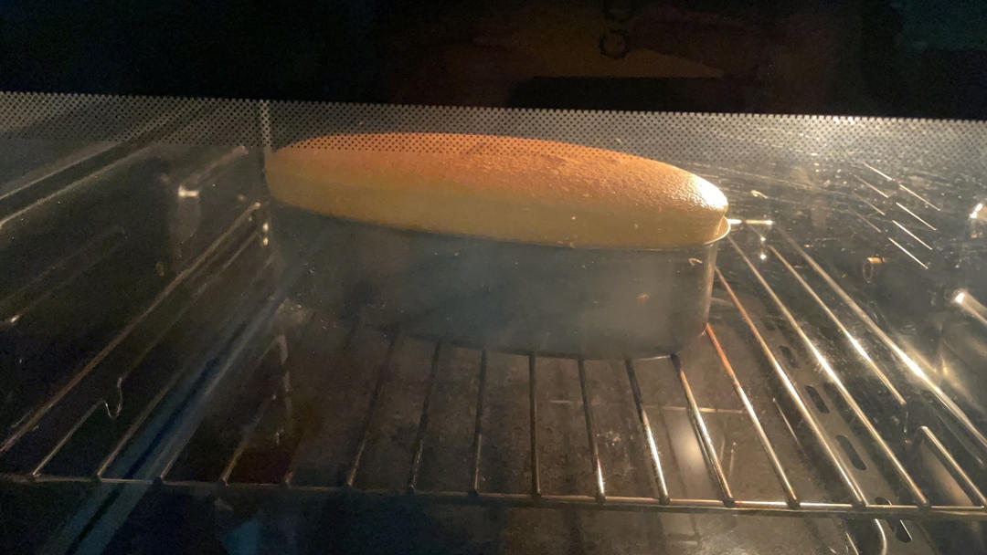 不开裂不回缩不掉皮的酸奶水浴法蛋糕
