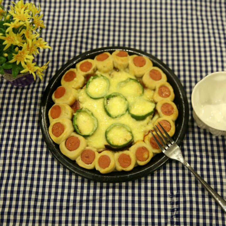 萨米肠蘑菇花边披萨